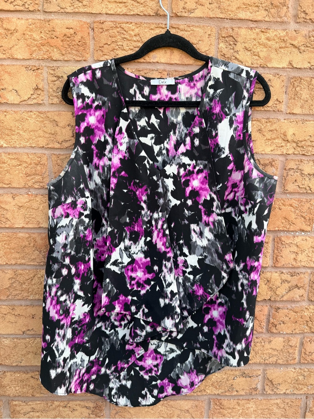 💫4/$25 • Dex Floral Print Sleeveless V-Neck Shell Top - Black, White & Purple
